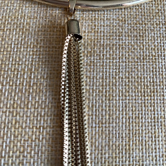 Super long tassel choker. Real Housewives vibe. Gold tone. Good condition. - Picture 7 of 9